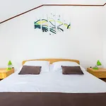 - Mulo 5951e شقة *