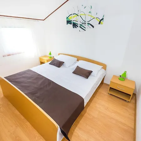 - Mulo 5951e Apartman Vrsi